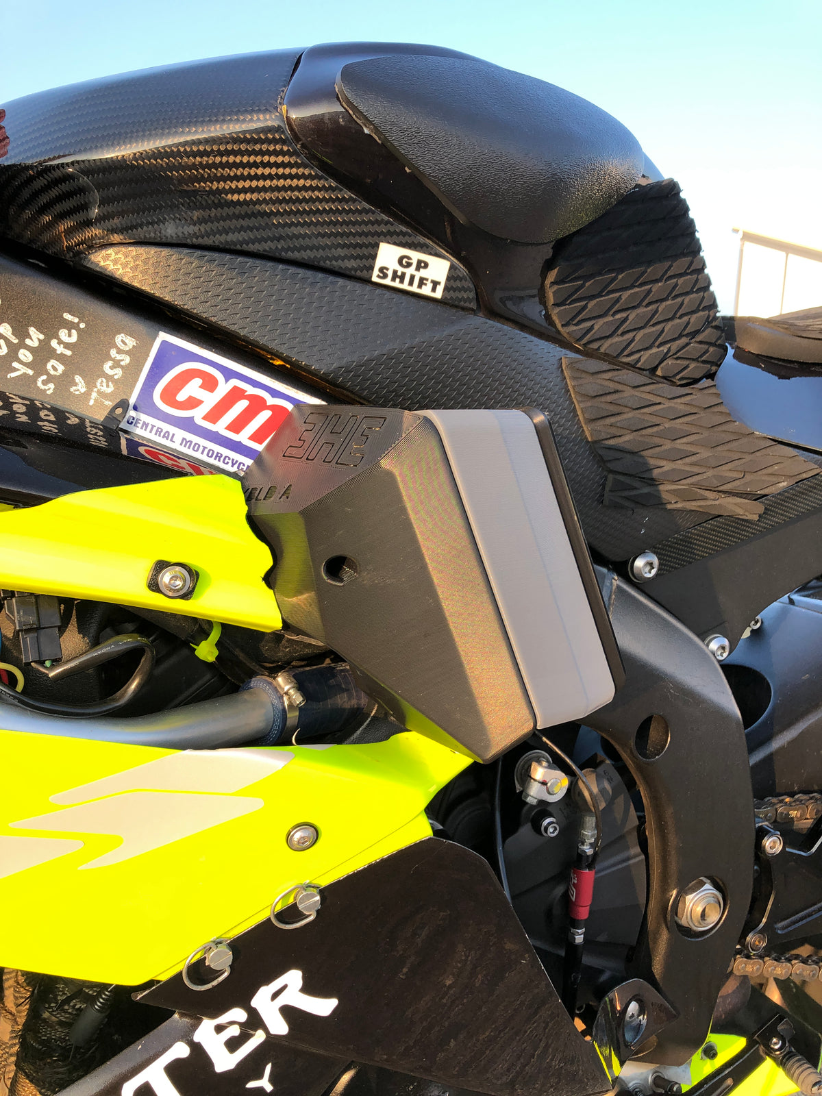 Adjustable Kneestop Kit: Yamaha R6 08-16